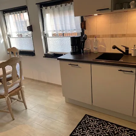 아파트 Schaeferstr 43 *