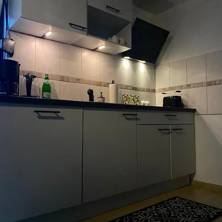 아파트 Schaeferstr 43 *